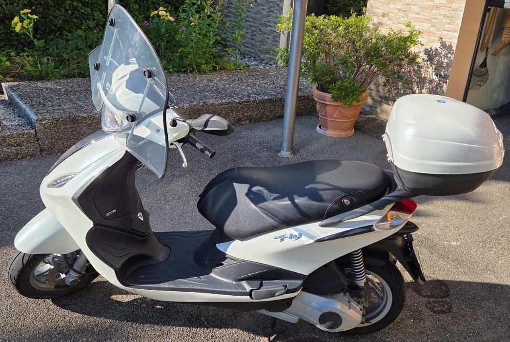 Piaggio Scooter: PIAGGIO Fly 125 i.e. 3V mit Windschutzscheibe & Topcase – Usato da Obfelden venduto da Calibra77