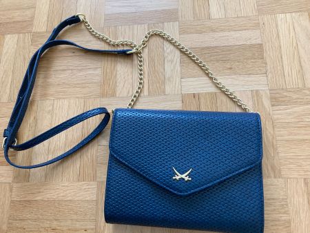 Elegante kleine dunkelblaue Tasche