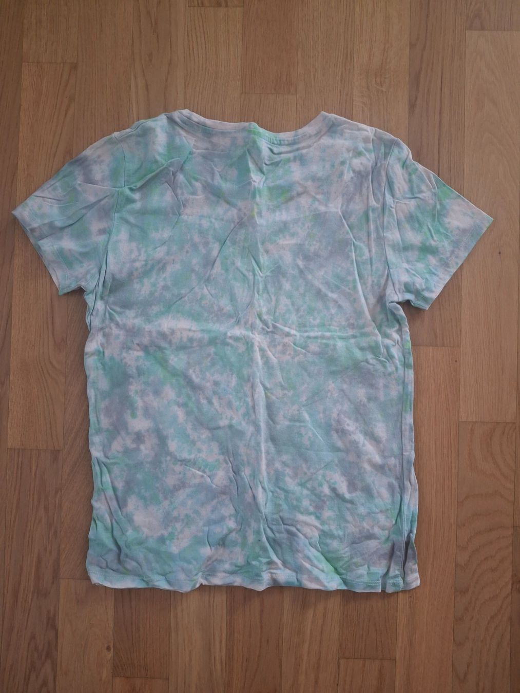 T-shirt: Batik T-Shirt – Nuovo (secondo la descrizione) da Luzern venduto da gab_726g 1