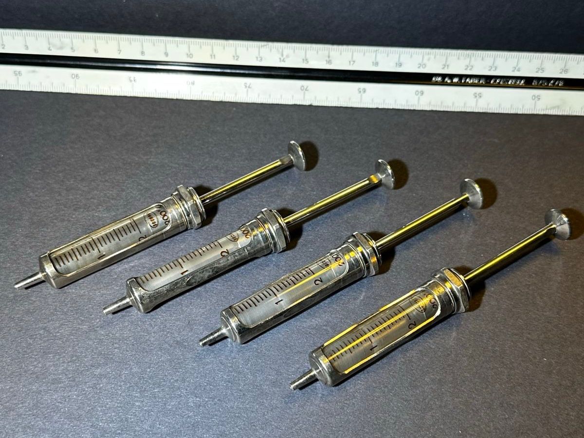 Tecnologia medica: Vintage Syringes 2ml Swiss Made – Usato da Zürich venduto da RatsTreasure 1