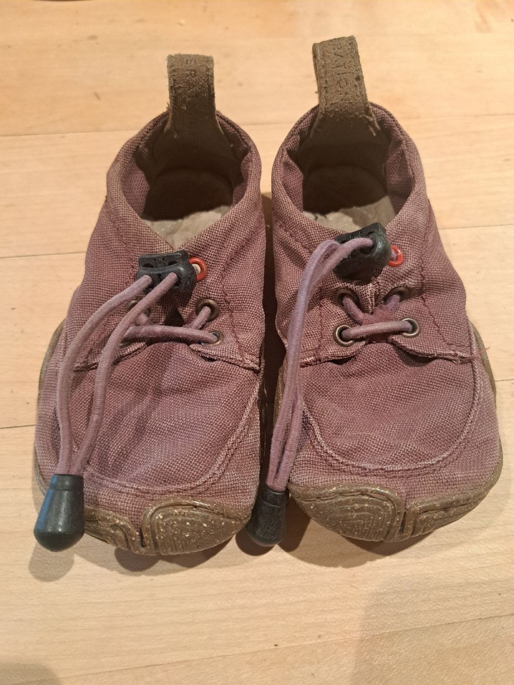 Chaussures garçon: Barfussschuhe, Gr. 23, lila, gebraucht – D'occasion à Büren an der Aare par trecine