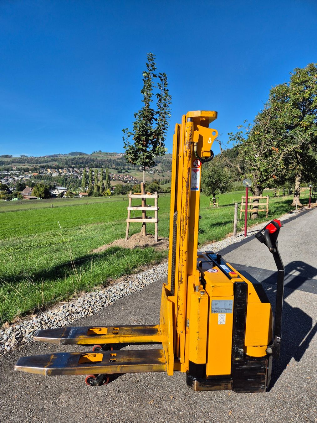 Jungheinrich Carrelli elevatori e a forche: 🚨Jungheinrich Deichselstapler TRIPLEX UND Initialhub❗ – Usato da Steffisburg venduto da Forkliftpower 2