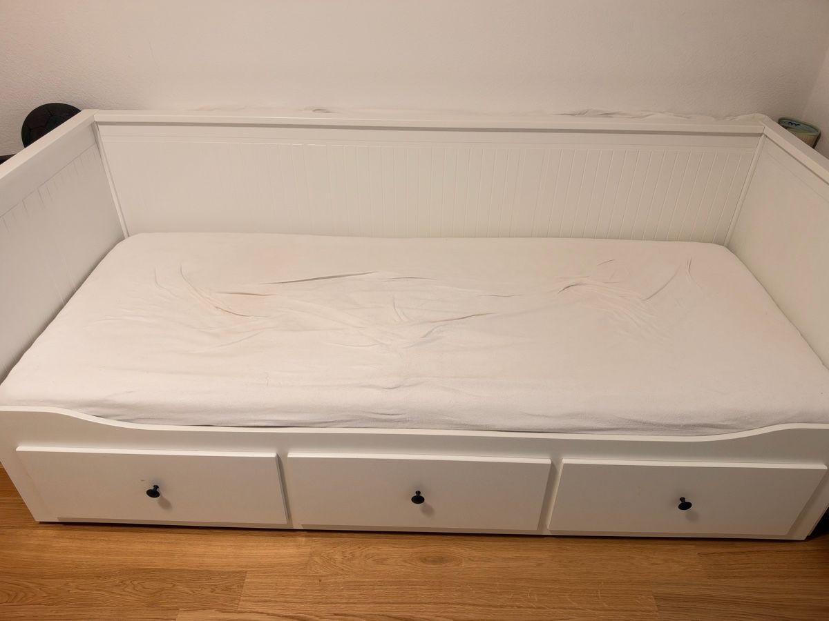 Letti: Hemnes Ikea Bett mit 2x matratzen  – Usato da Niederhasli venduto da Antiquitaet-zh