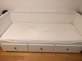 Hemnes Ikea Bett mit 2x matratzen 