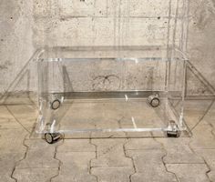 Plexiglas Beistelltisch auf Rollen – 63,5 cm