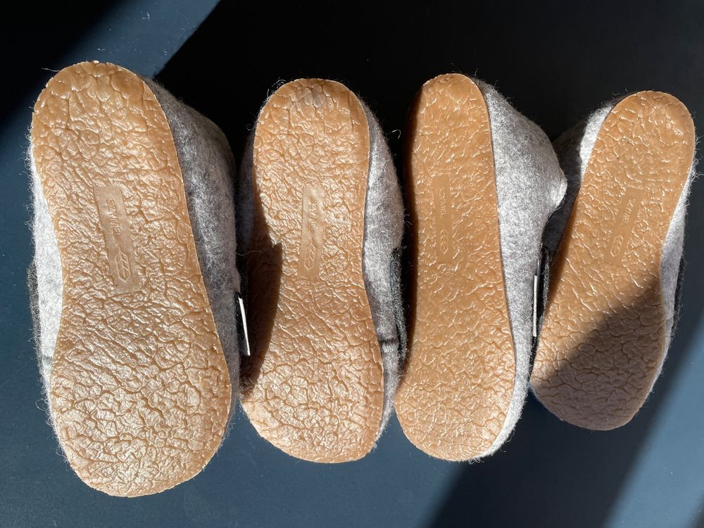 Chaussures garçon: Grösse 33  und 34 Hausschuhe Wollfilz Maus handgemacht – Neuf (Voir description) à Winterthur par calbecht 1