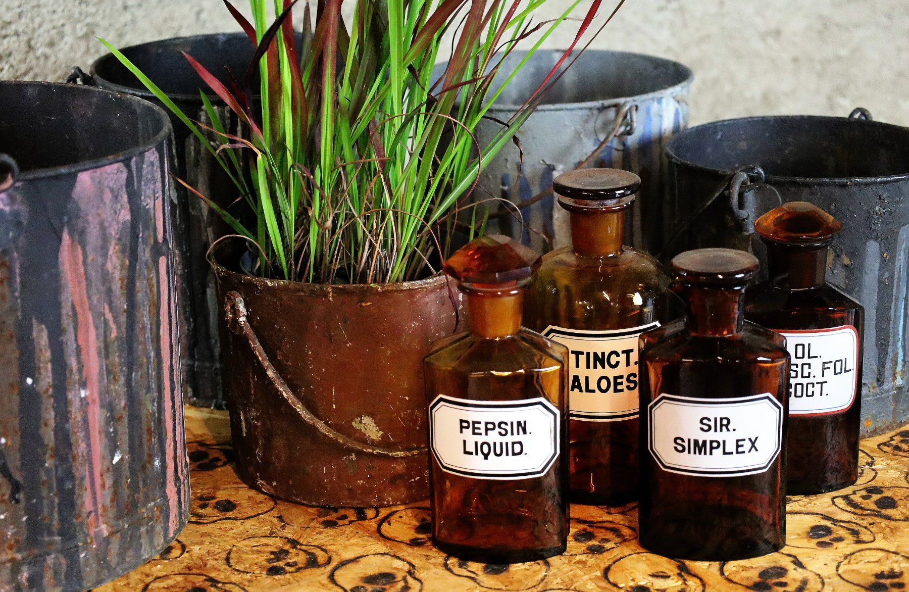Accessori da laboratorio: 4 alte Apothekerflaschen / Giftflaschen – Usato da Birrwil venduto da brandschatz_birrwil