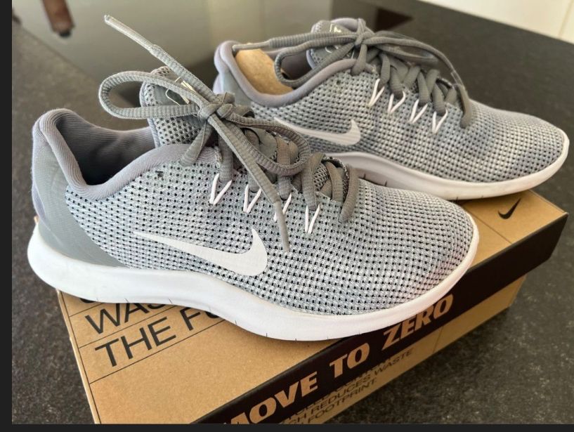 Nike Scarpe da donna: Nike Flex Laufschuhe, Grösse 36.5 – Usato da Sarmenstorf venduto da Contendra