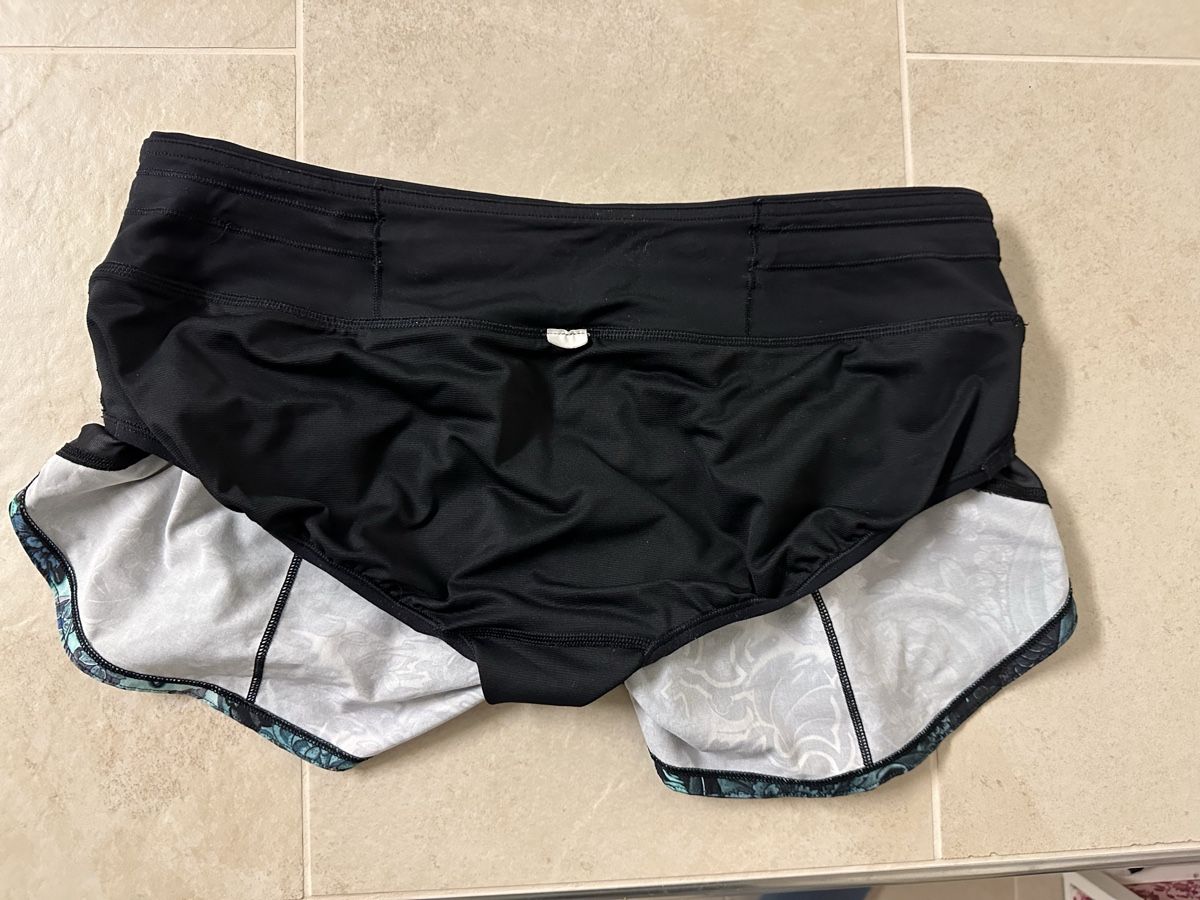 Lululemon Pantaloni: kurze hosen von lululemon – Usato da Sarmenstorf venduto da Nila78 4