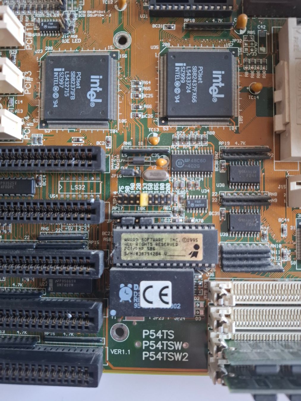 Cartes mère: Vintage Mainboard Socket 7 Iwill P54TS Rev 1.1 + Pentium – D'occasion à Schaffhausen par R_Muzh 2
