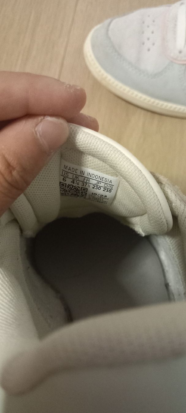 Adidas Scarpe da donna: Adidas light colour shoes – Nuovo (secondo la descrizione) da Arlesheim venduto da ali_2mfm 3