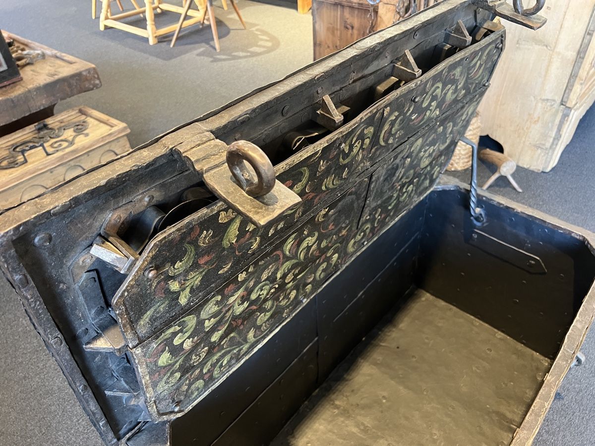 Cassapanche: Grosse Eisentruhe – Usato da Gossau SG venduto da Keller-Antiques 2