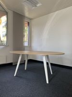 Ovaler Tisch Holzoptik, weiss, modern