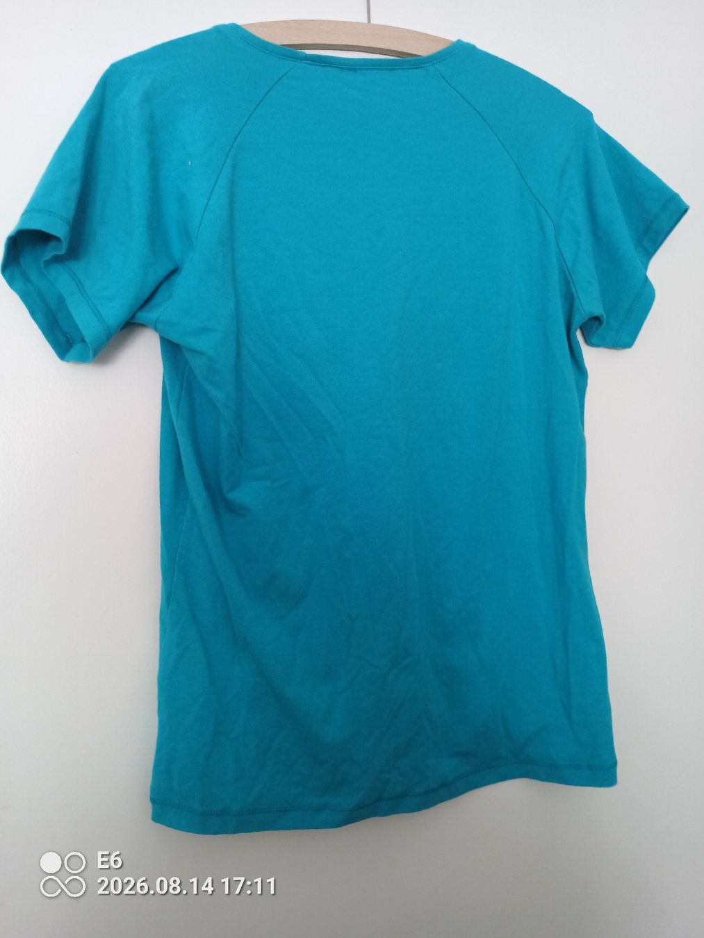 T-shirt: Türkisfarbenes Shirt – Usato da Zürich venduto da Mitzi6 1