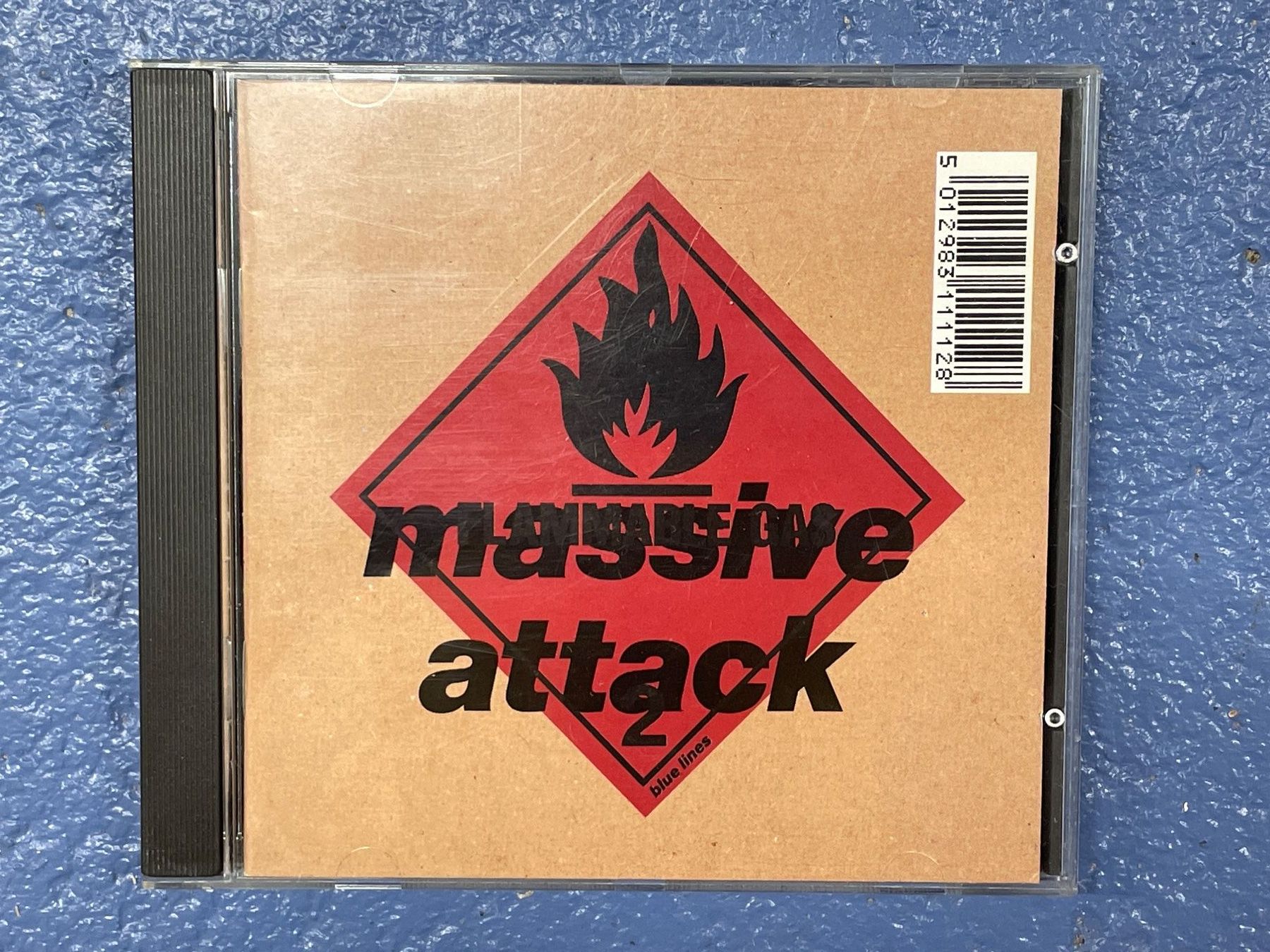 CD: [CD] MASSIVE ATTACK - Blue Lines (1991) – Usato da Frasnacht venduto da DiskSelection