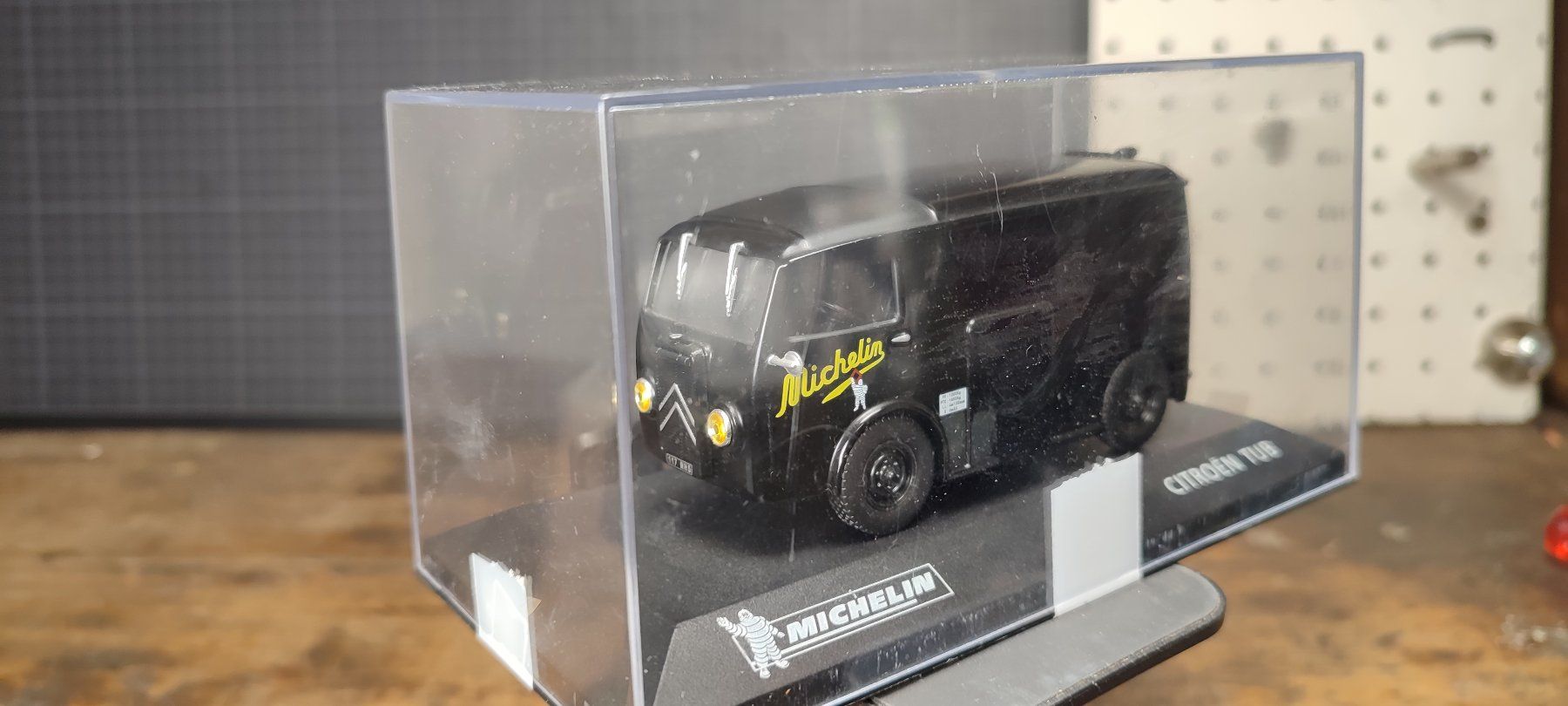 Modellini d'auto: Wundeschönes Modellauto mit Michelin Werbung – Usato da Gelterkinden venduto da MYSTOREFORYOU4460 4