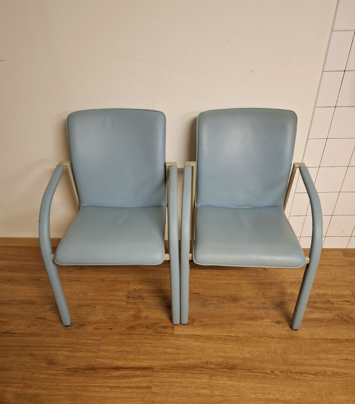 Stühle: Zwei Leolux Cimaronne Stühle hell Blau  Leder – Gebraucht aus Fahrweid von SMILE.5