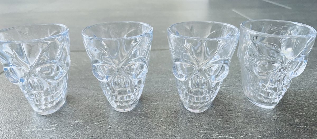 Behälter & Ähnliches: 4 STÜCK SCHNAPPSBECHER TOTENKOPF – Neu (gemäss Beschreibung) aus Malters von Kuettel1