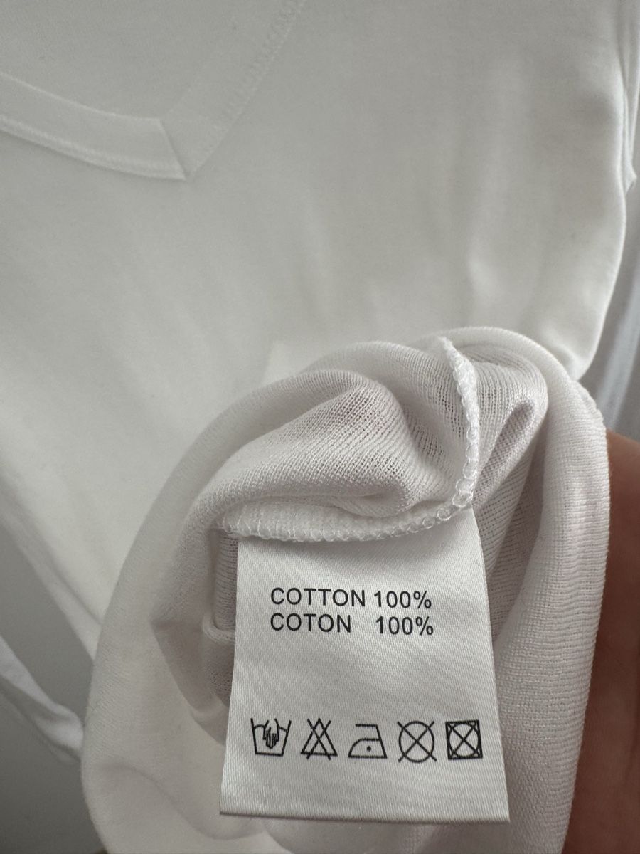 Top: JOSEPH Langarmshirt mit V-Ausschnitt – Usato da Zürich venduto da di_archive 2