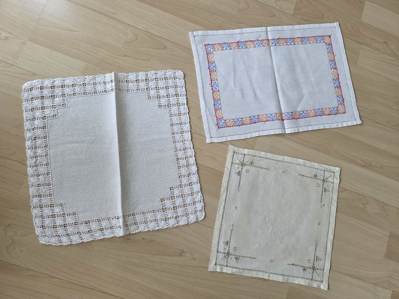 Sonstige Tischwäsche: Handstickdeckeli, Tischsets, antike Deckchen – Gebraucht aus Suhr von andreas_2008