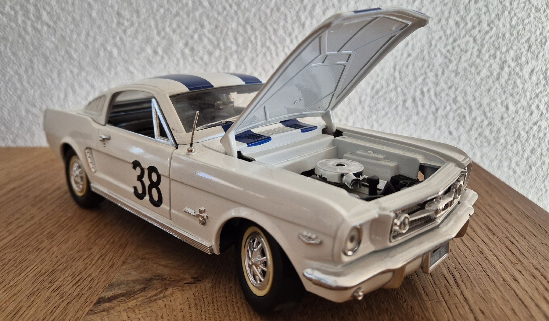 Ford Voitures modèles: Ford Mustang 1964    1/18 – D'occasion à Egerkingen par grimmialp