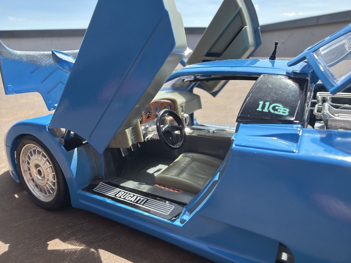 Bburago Modellini d'auto: Bugatti EB110 blau - Bburago - 1/18 – Usato da Wolfwil venduto da Rolex1 6