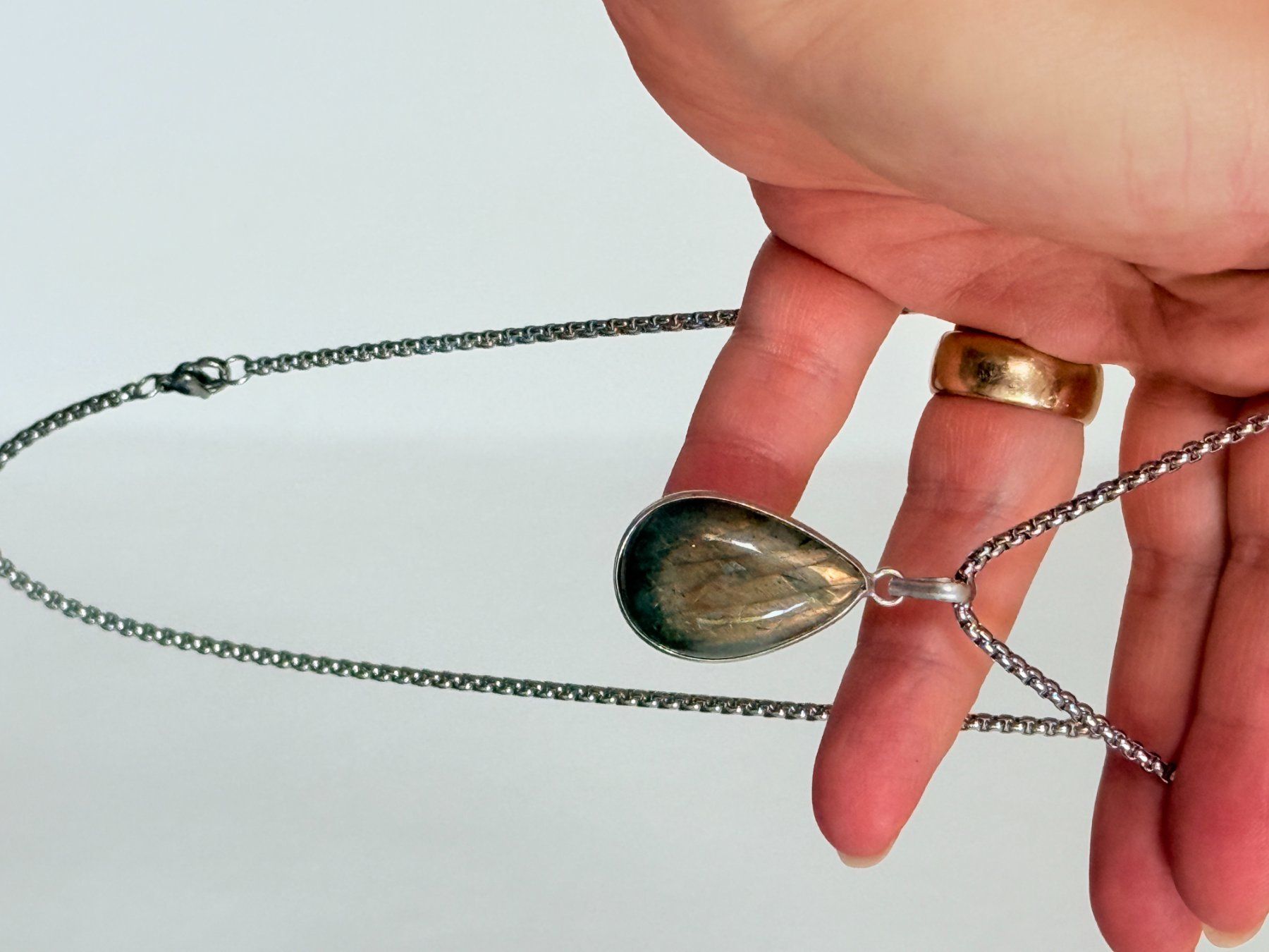 Colliers: Collier avec Labradorite – Neuf avec emballage d'origine à Genève par AWWA 2