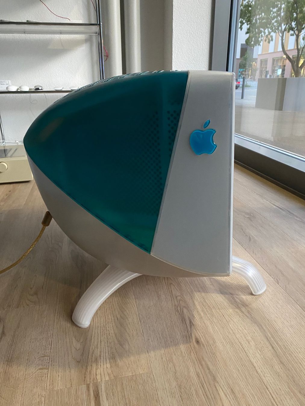 Apple Monitor: Apple Studio Display 17 CRT Blueberry VGA Sony Trinitron – Difettoso da Wetzikon ZH venduto da BackToRetro 2