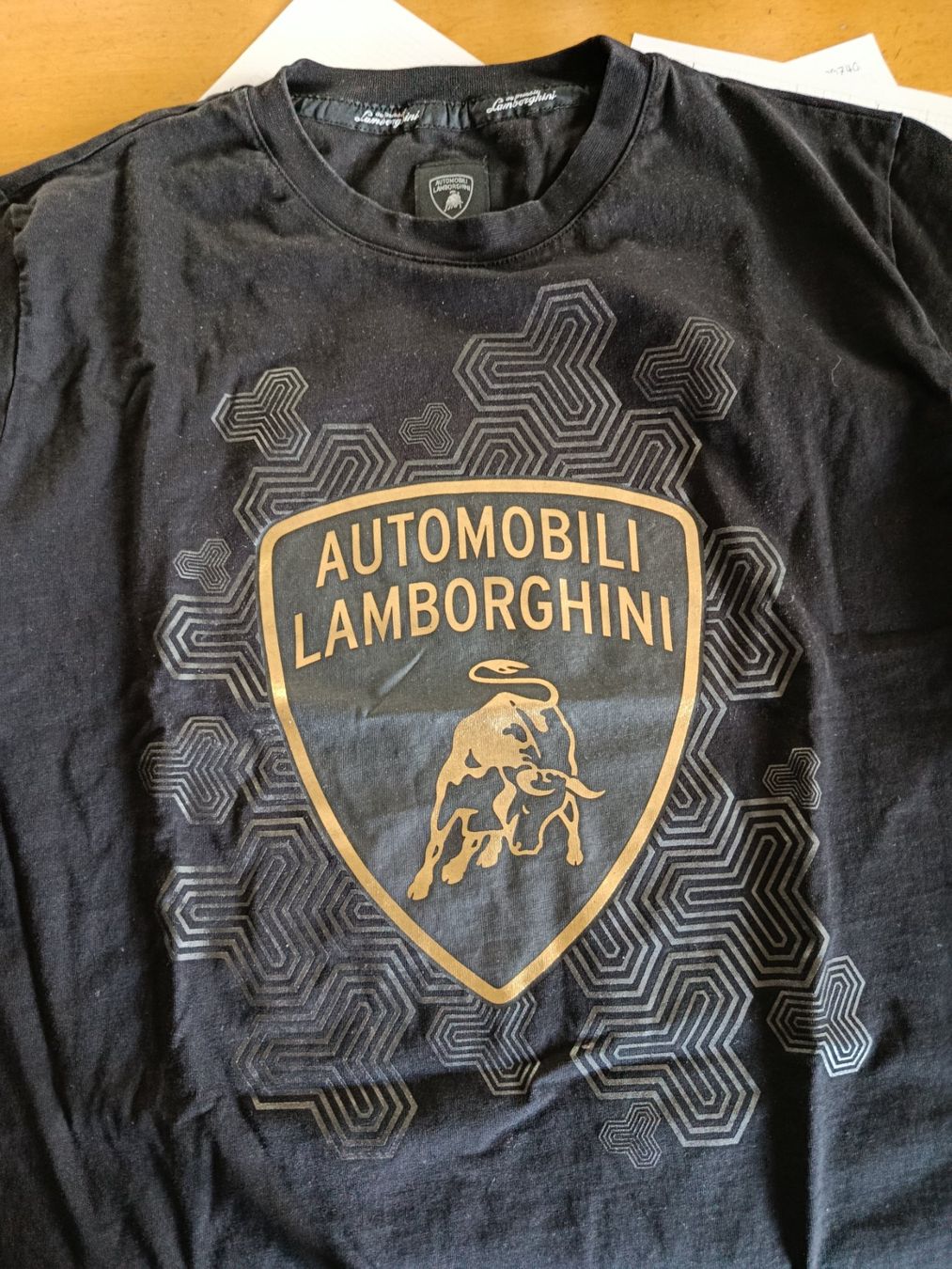 T-shirts: Automobili Lamborghini T- Shirt – D'occasion à Au SG par Hoffnungsstreifen