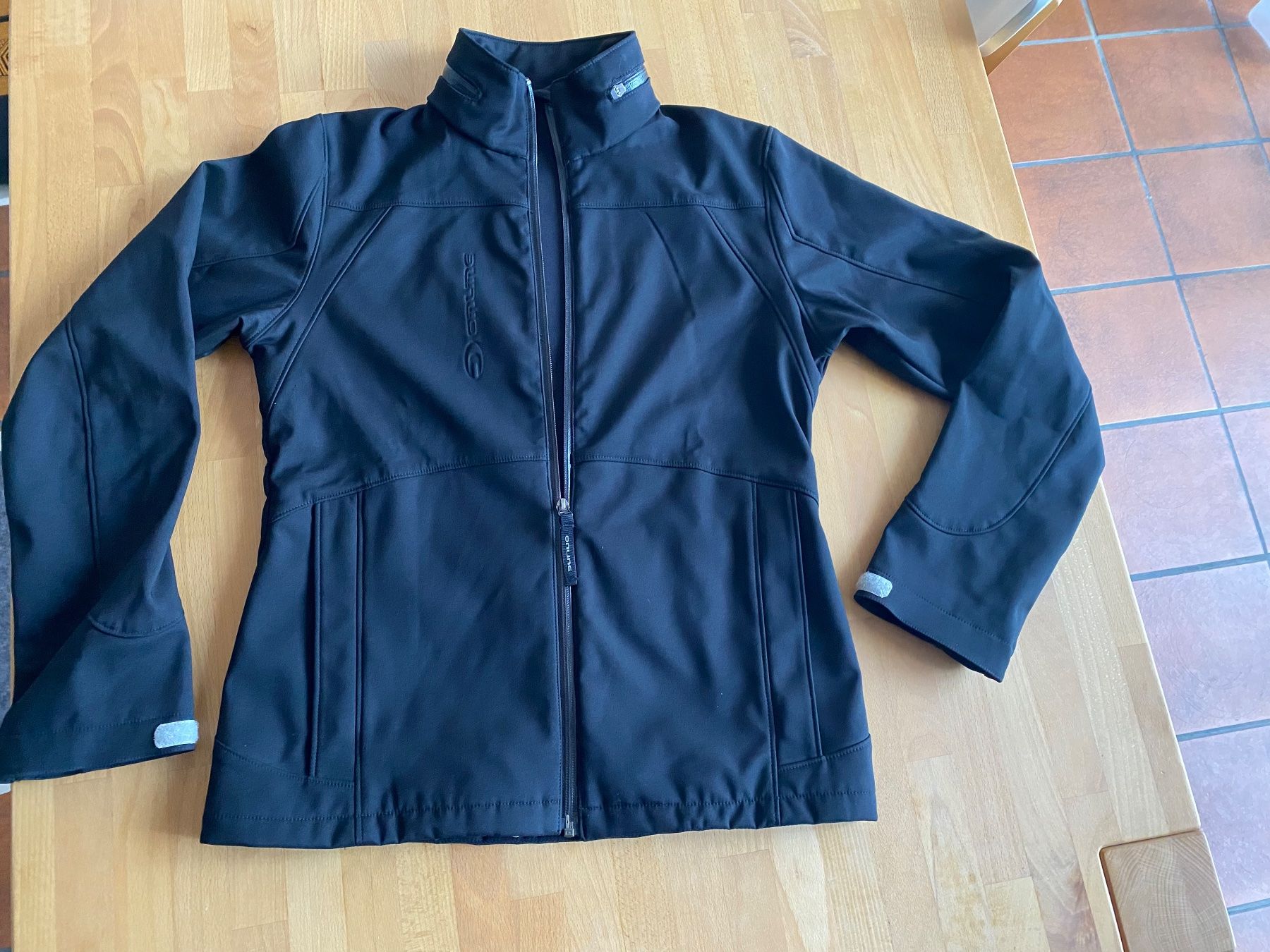 Giacche: schwarze Softshelljacke von `online` – Nuovo (secondo la descrizione) da Regensberg venduto da Qanussa