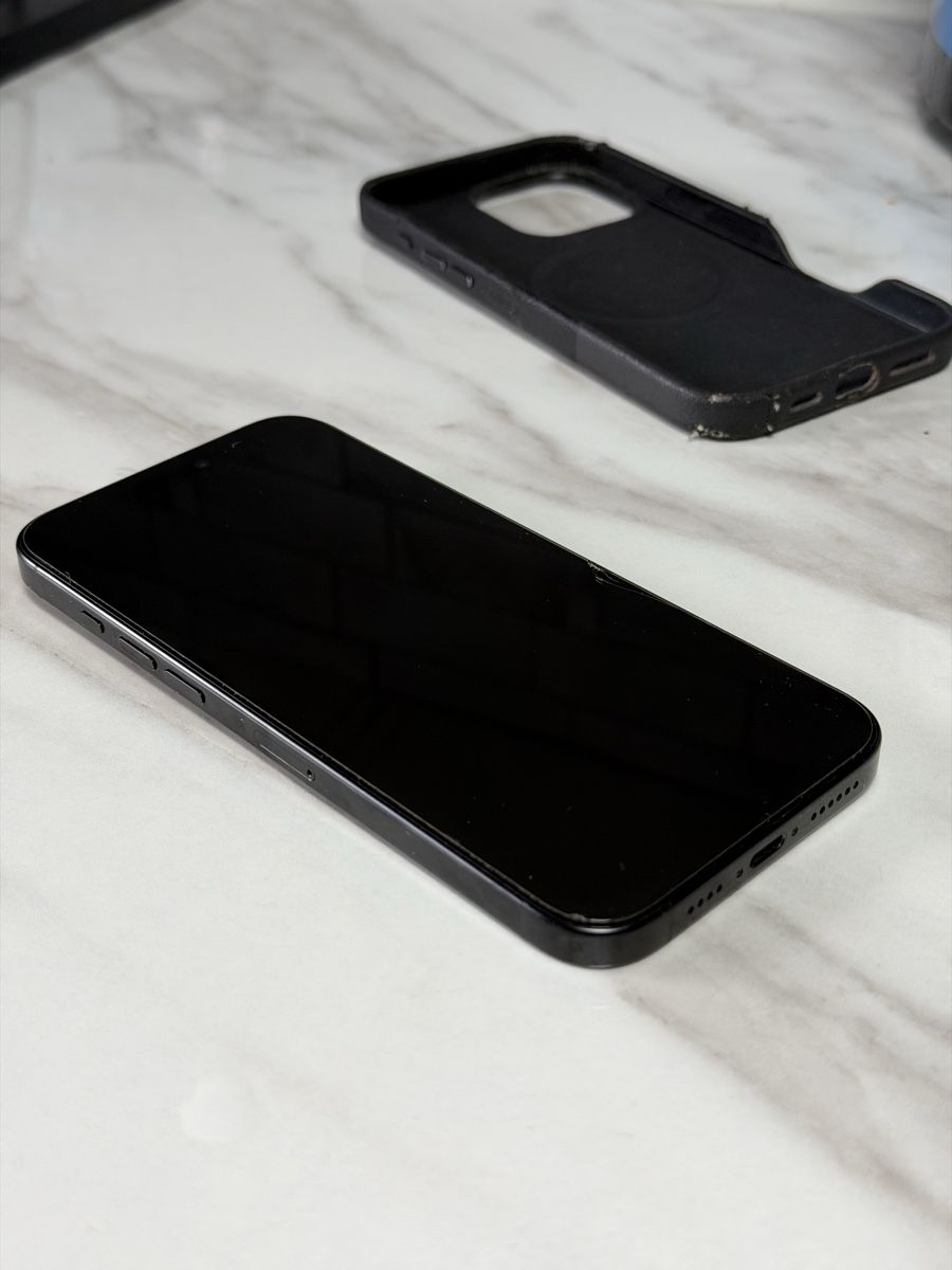 Apple Telefoni cellulari / Smartphones: iPhone 16 Pro Max 256 GB – Usato da Zürich venduto da pav_d5w6