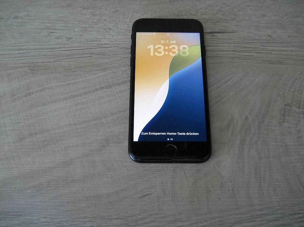 Portables: IPhone SE 64 GB schwarz – D'occasion à Bad Ragaz par Schnegg0
