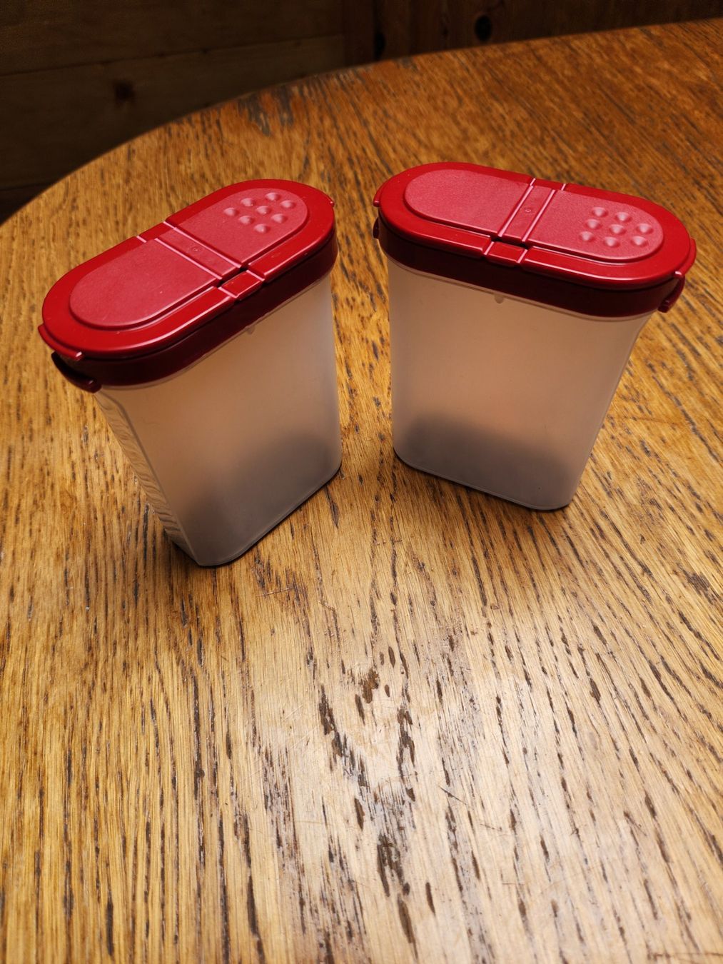 Tupperware Contenitori & Simili: Tupperware grosse Gewürzstreuer – Usato da Gstaad venduto da Meiel2020