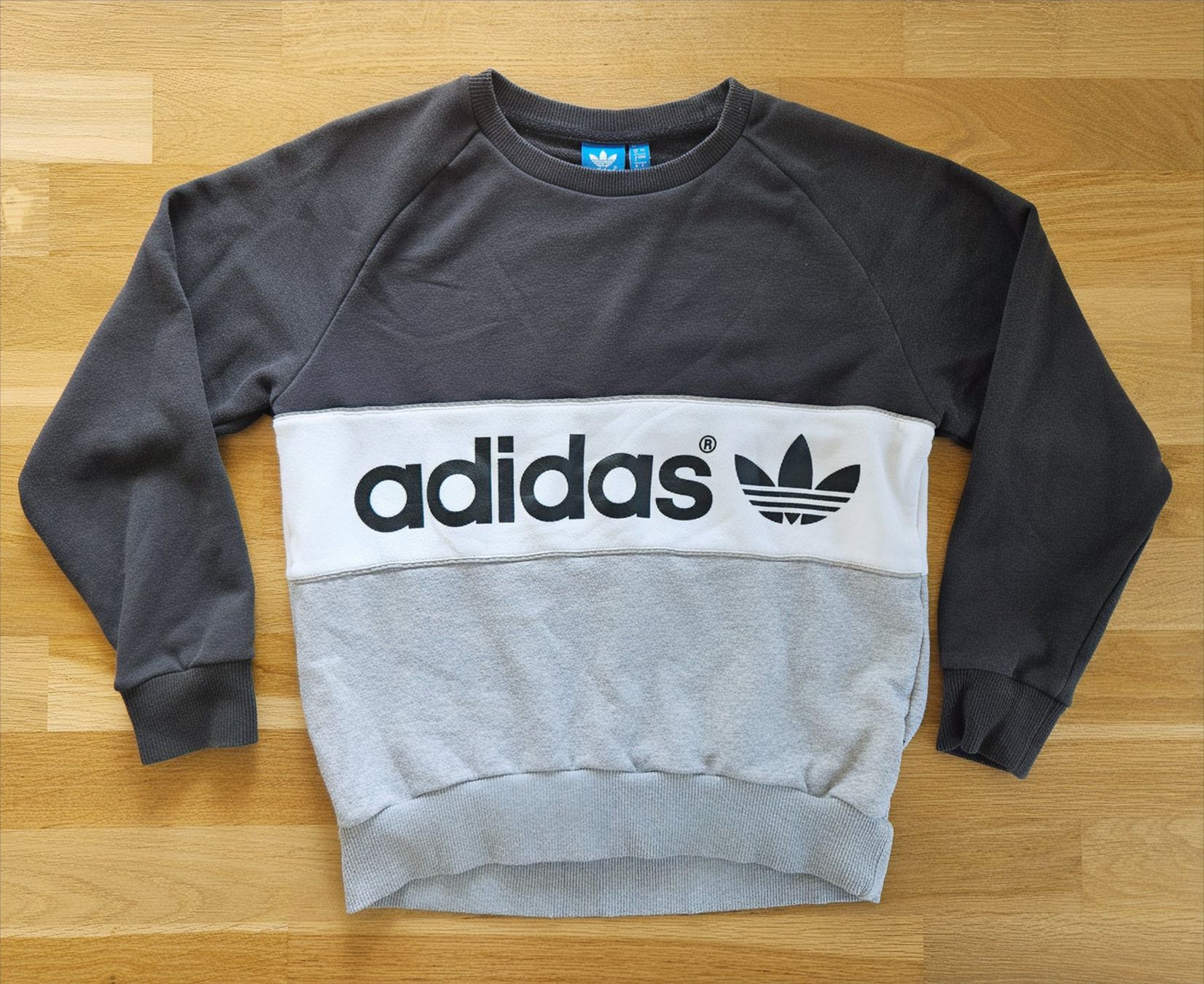 Adidas Lotti di vestiti: Kleiderpaket 7 Pullover adidas Nike Ellesse Grösse S lot – Usato da Hägglingen venduto da United-Village-Trade 6