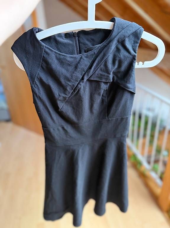 Robes: Schwarzes Kleid XS – D'occasion à Aarberg par kiim21100 1