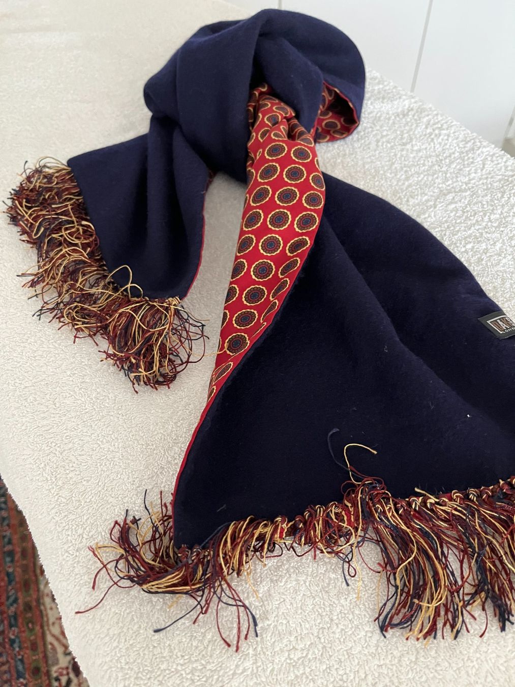 Foulards, Tücher & Schals: Schal mit Handschuhen – Gebraucht aus Ettingen von dar_rqn6 1