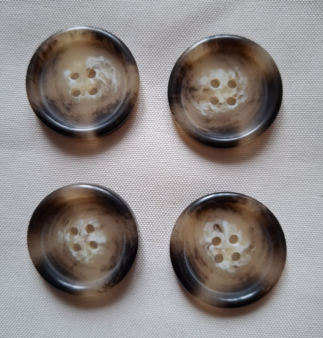 Bottoni: 4 Stück Knöpfe, 28 mm. – Usato da Dietikon venduto da Hirschkopf 5