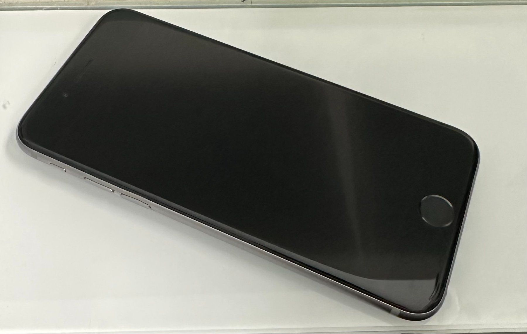 Apple Telefoni cellulari / Smartphones: Apple iPhone 6, 64GB, Space Grau, defekt – Difettoso da Basel venduto da protekto