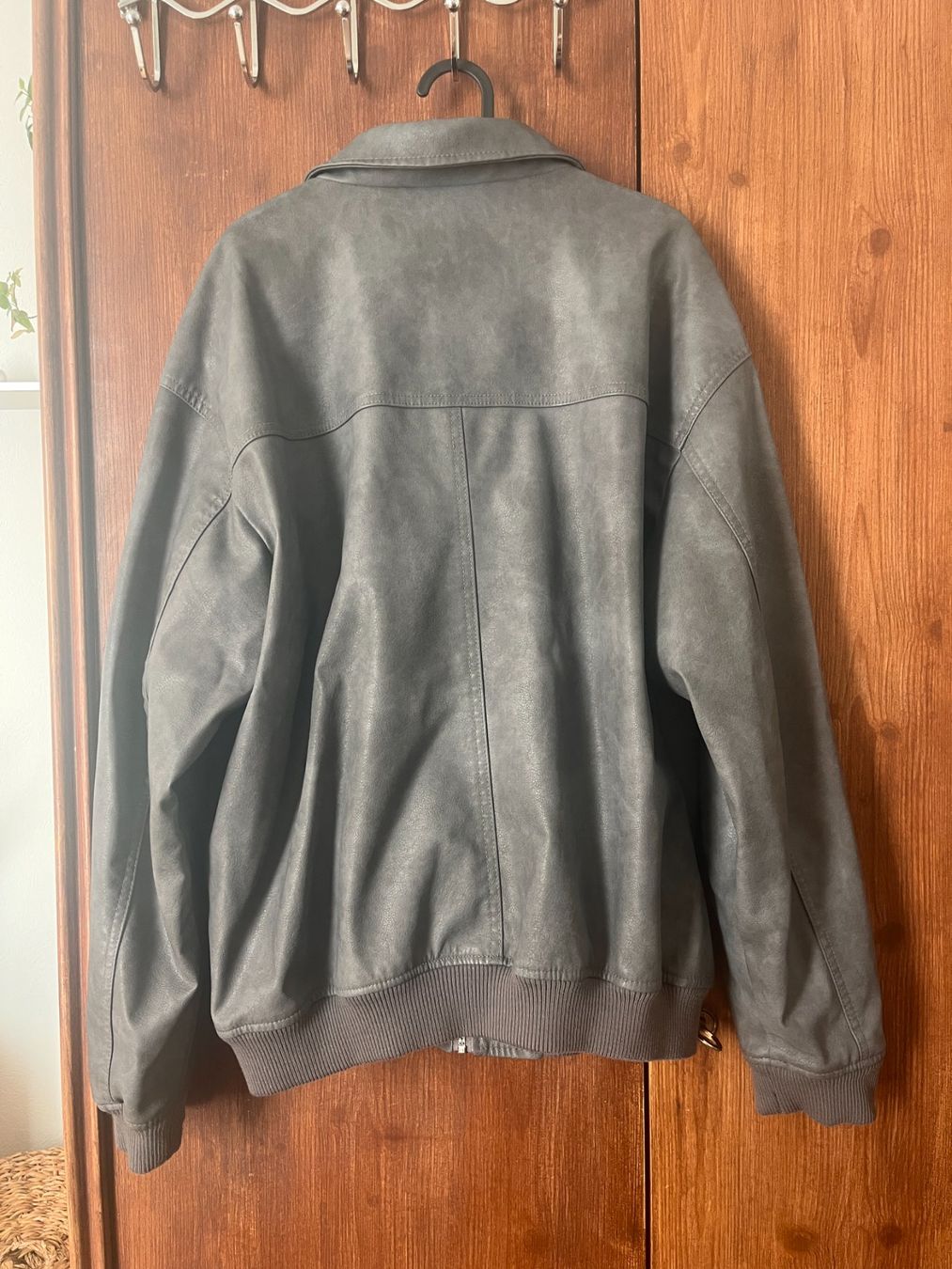 Bershka Giacche: Lederjacke grau vintage – Usato da Burgdorf venduto da Roman.Bichsel 3