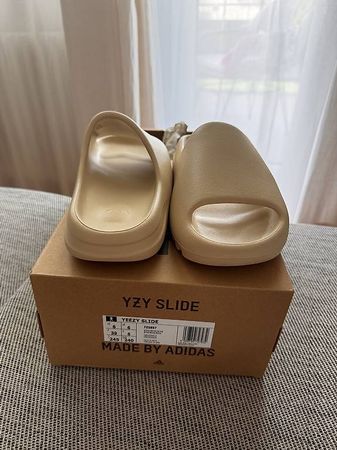 YEEZY SLIDE BONE