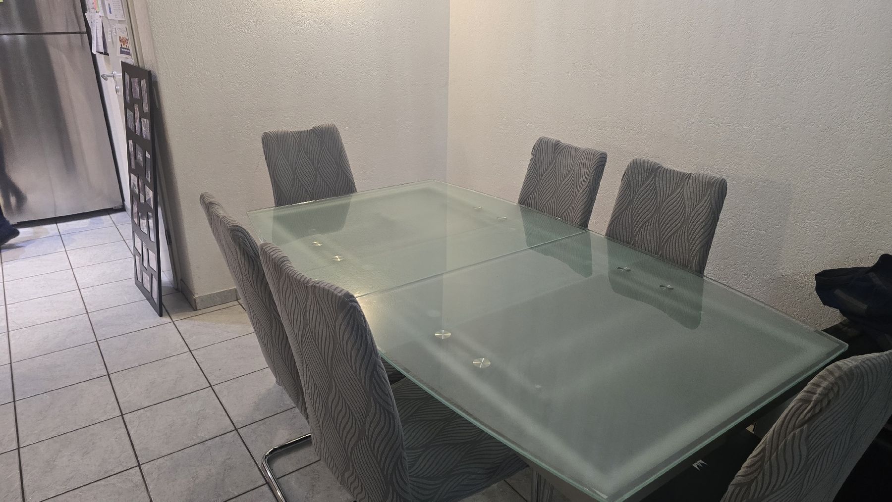 Tables: Esstisch mit Glasplatte – D'occasion à Lengnau BE par esl_7h6z 1