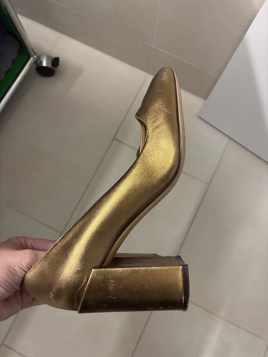 Salvatore Ferragamo Damenschuhe: Salvatore Ferragamo pump shoes leather – Gebraucht aus Zürich von Flaviavirginia 5