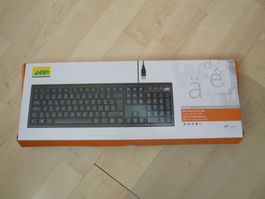 ARP Universal USB Tastatur Keyboard CH Layout mit Kabel NEU
