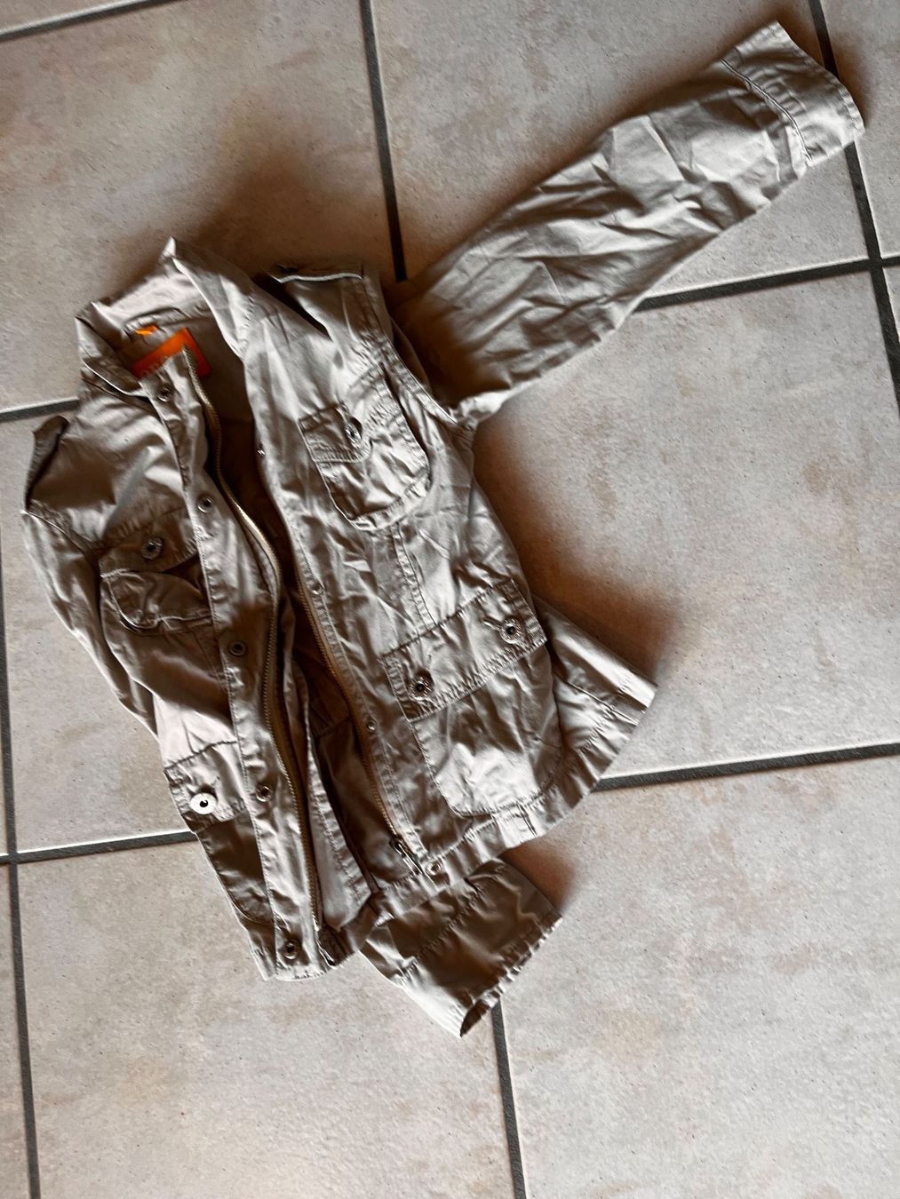 Jacken & Mäntel: Veste 128 fille grise avec fermeture éclair – Gebraucht aus Orpund von Mary8972
