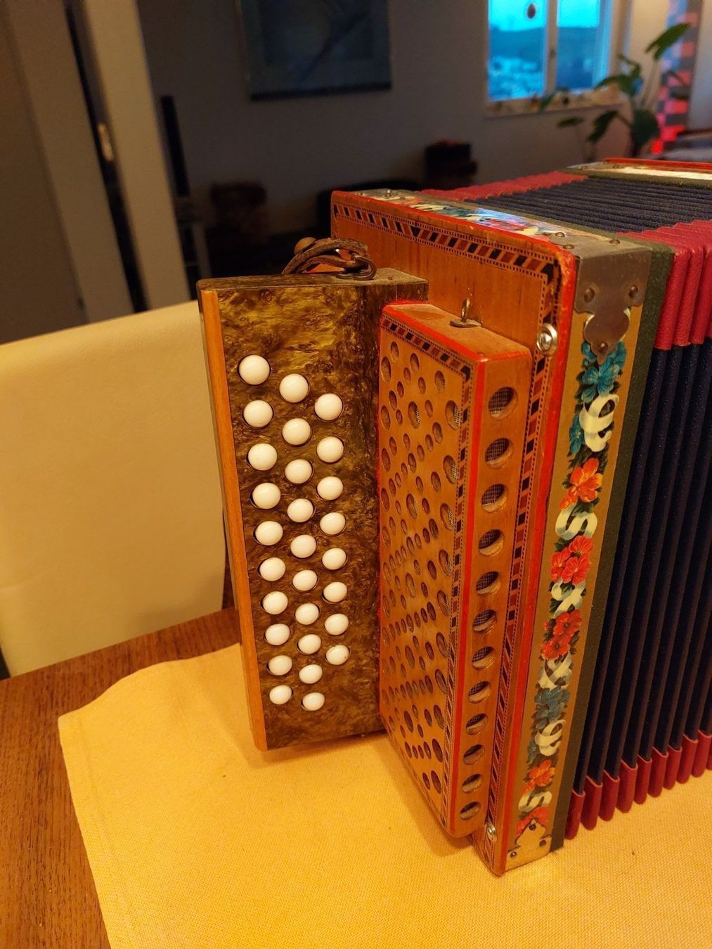 Strumenti musicali: Schwyzerörgeli Eichhorn Schwyz – Usato da Kriens venduto da Allerhand5 3
