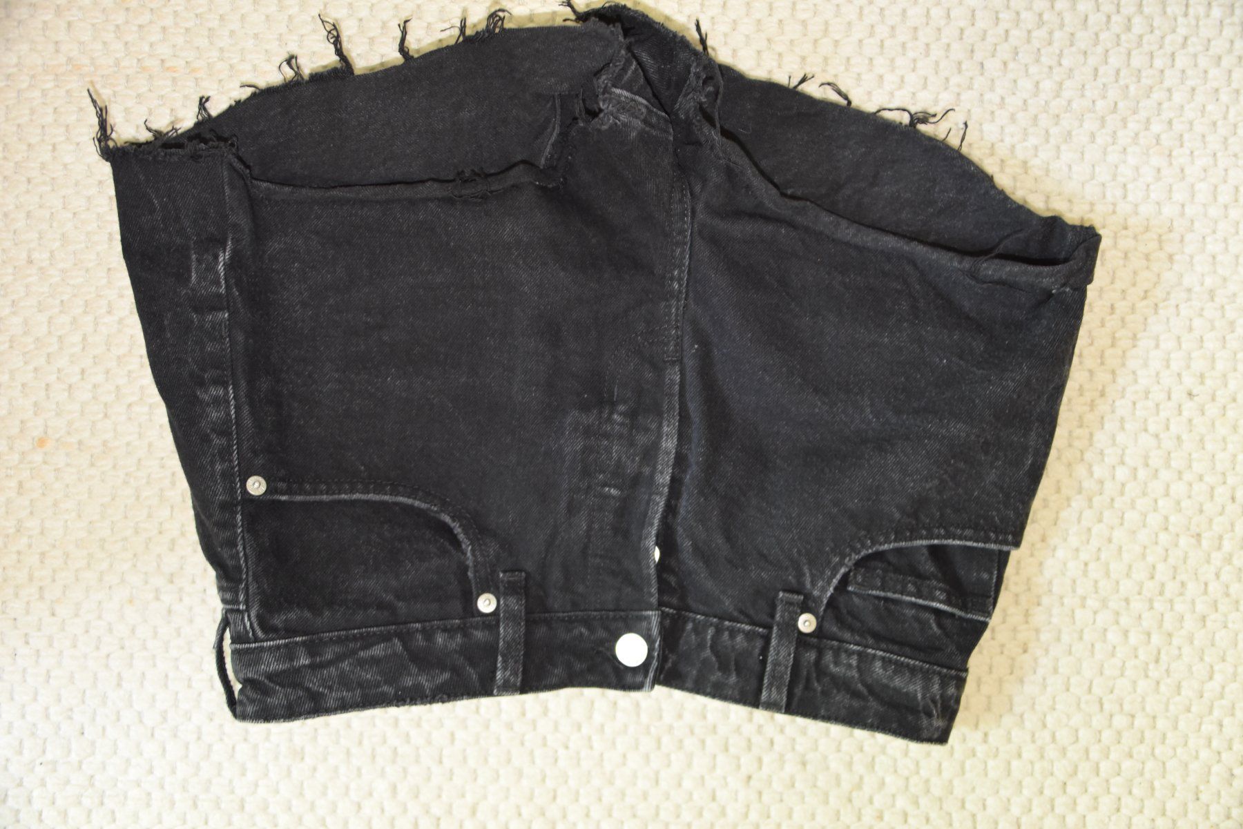 H&M Pantaloni: Kurze schwarze Hotpants von H&M – Usato da Wädenswil venduto da muritsch
