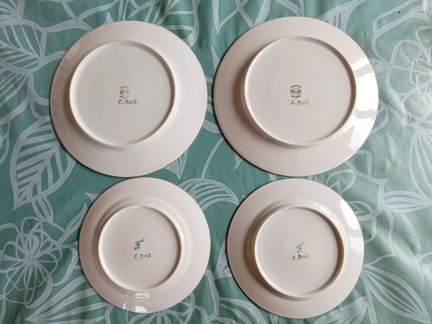 Set di piatti: Service à café/dessert porcelaine – Usato da Cossonay-Ville venduto da Aryann34 7