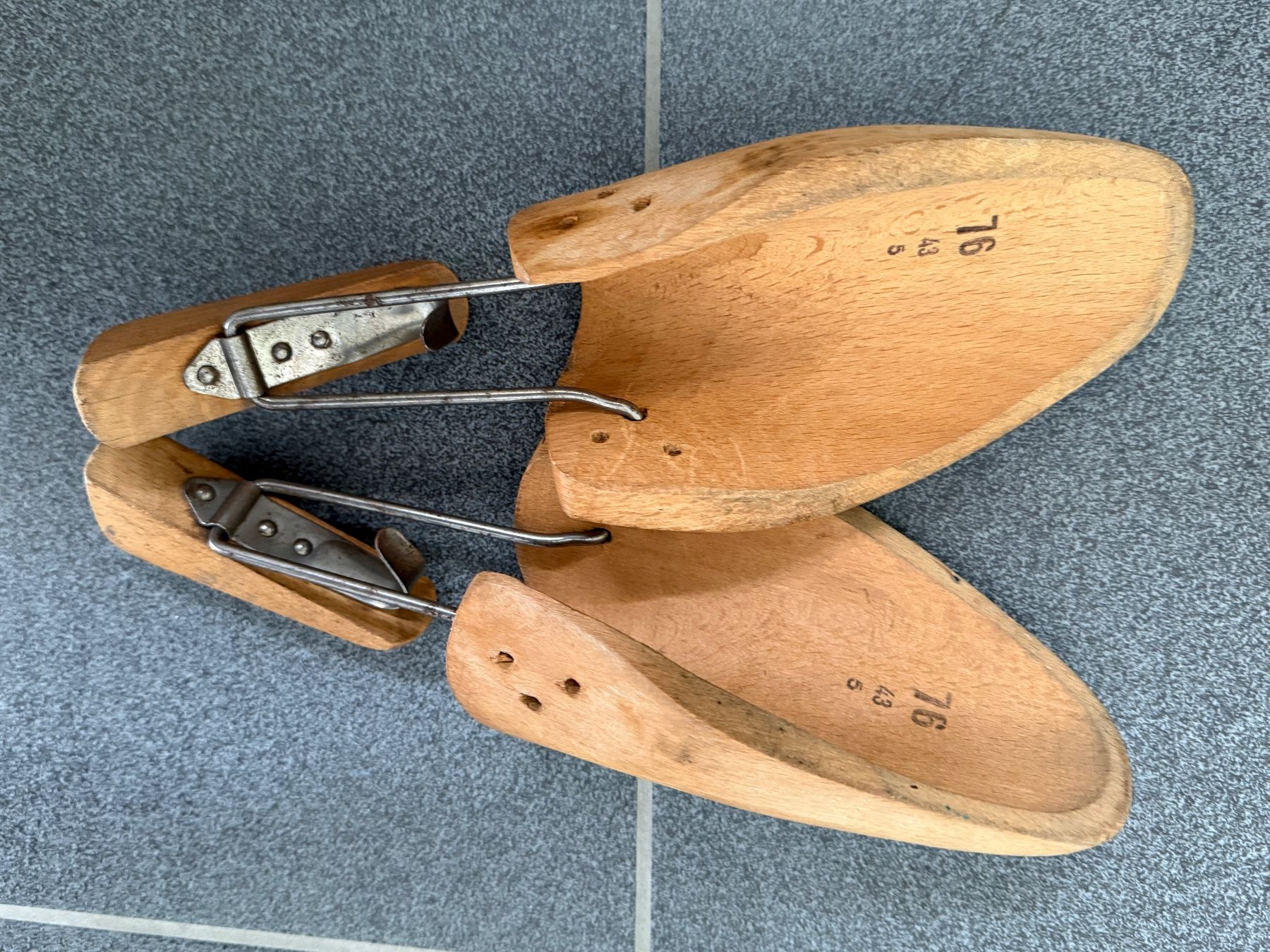 Scarpe da uomo: Schuhspanner antik Holz Handarbeit Gr 43 – Usato da Wittwil venduto da Schnaeppli64 1