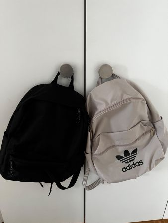 Adidas Rucksack beige + schwarzer Rucksack zu verkaufen