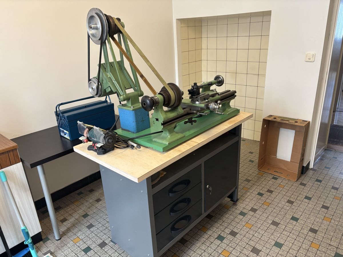 Tutte le macchine: Tour à métaux de précision avec accessoires état usagé – Usato da La Chaux-de-Fonds venduto da jrvibe 1